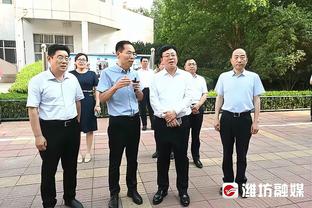 贝弗利：字母哥是我们的防守领袖 大家都会效仿他